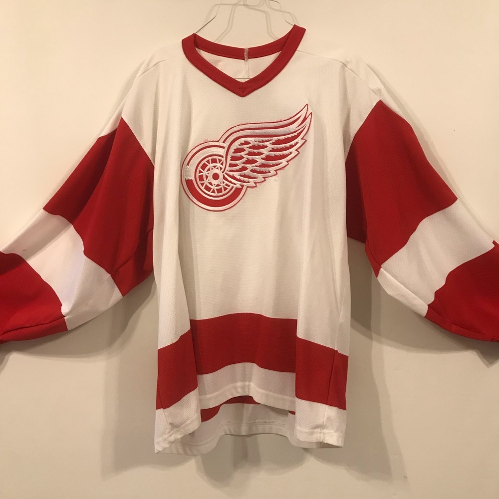 MASKA Detroit Red Wing Jersey. SZ Large